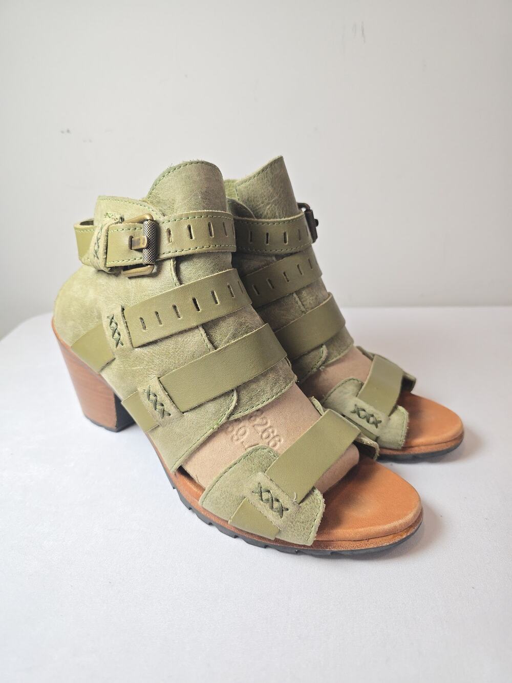 SOREL Nadia Buckle Sandals. Size 10  Ret. $175